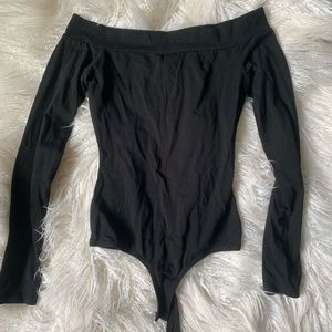 NEVER WORN - GUESS BLACK OFF THE SHOULDER BODYSUIT
